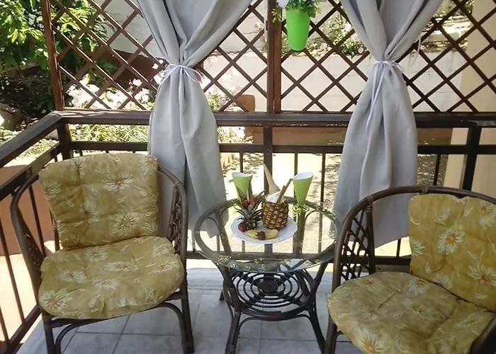 Dimitra'S Garden Apartments